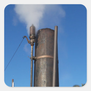 Pegatina Cuadrada silbato de vapor antiguo con una columna blanca de