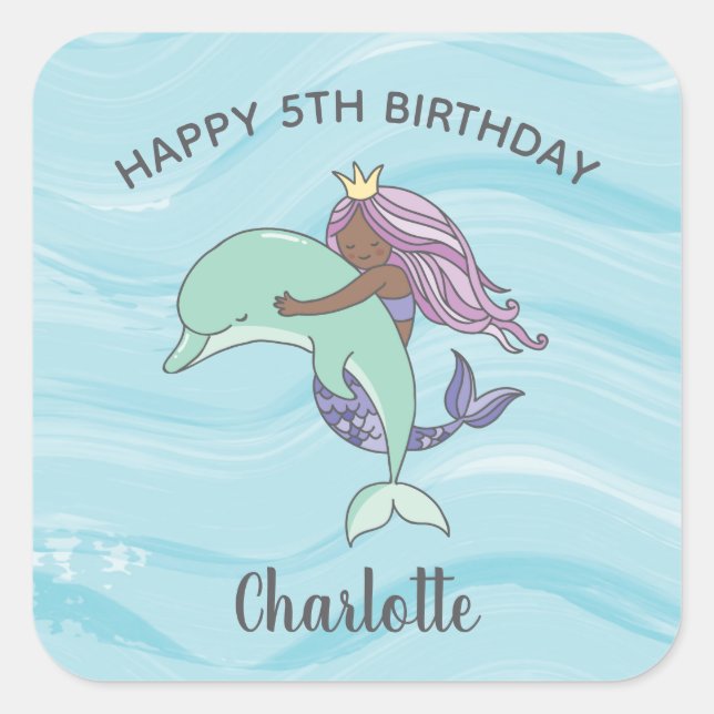 Pegatina Cuadrada Sirena morada de piel oscura con cumpleaños de del (Anverso)