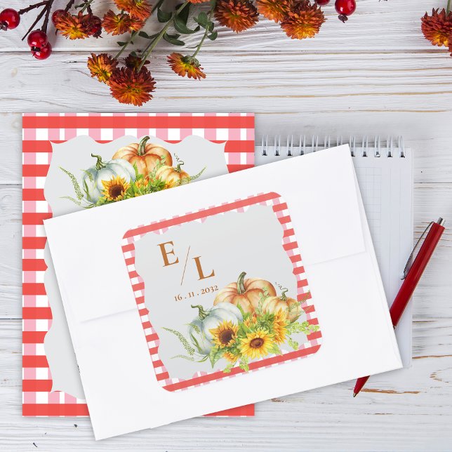 Pegatina Cuadrada Sobre de boda rústico de otoño con monograma de ca (Pumpkins Rustic Fall Monogram Wedding Envelope Square Sticker)