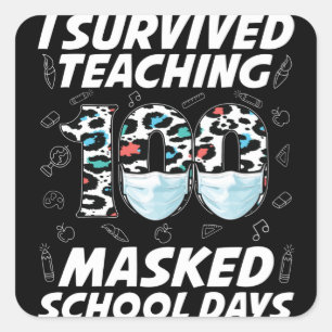 Pegatina Cuadrada Sobreviví enseñando 100 días escolares enmascarado