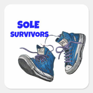 Pegatina Cuadrada Sobrevivientes solos - Un Par De Entrenadores Bien