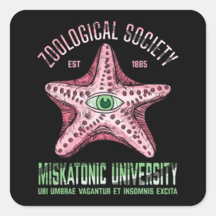 Pegatina Cuadrada Sociedad Zoológica Miskatonic Lovecraft