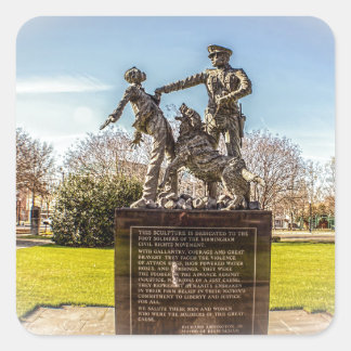 Pegatina Cuadrada Soldados de pie en el parque Kelly Ingram