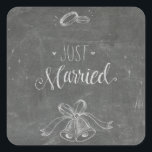 Pegatina Cuadrada Solo los Bodas de Chalkboard casados anidan y corr<br><div class="desc">Grandes pegatinas para una boda o para fiestas de boda. Complementos de pizarra "recién casados" disponibles.</div>