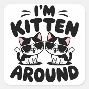 Pegatina Cuadrada Soy gatito alrededor de gatos