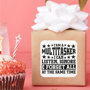 Pegatina Cuadrada Soy un multitarea que puedo escuchar ignorar meme 