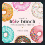 Pegatina Cuadrada Sprinkke Donut Birthday Party Baby Shower Favor<br><div class="desc">¡Es una dulce celebración! Simplifique su preparación y añada una pizca de dulzura a su ocasión con nuestra colección Sprinkled Donut. ¡Es la receta definitiva para una celebración memorable! Con diseños dulces y colores vibrantes, este paquete hace de la organización de tu fiesta un pedazo de pastel. Cada elemento de...</div>