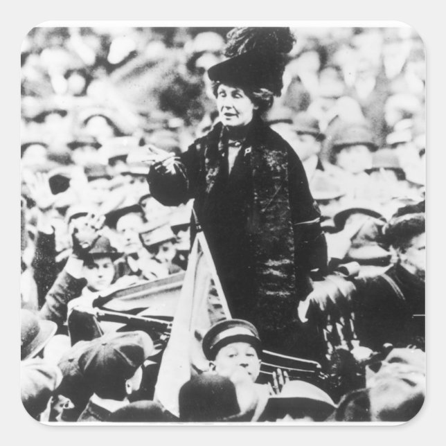 Pegatina Cuadrada Sra. Emmeline Pankhurst dirigiéndose a una multitu (Anverso)