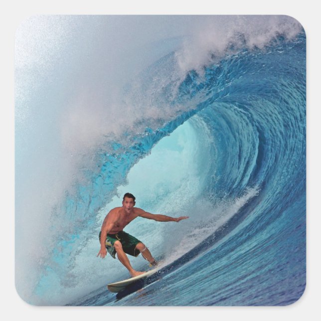 Pegatina Cuadrada Surfista surfeando una ola enorme. (Anverso)