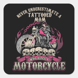 Pegatina Cuadrada Tattoo Mom Biker nunca subestima la motocicleta