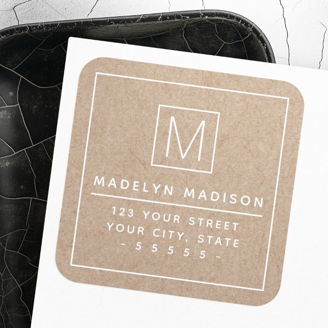 Pegatina Cuadrada Texto blanco Kraft apariencia monograma dirección  (White text Kraft look monogram return address Square Sticker)