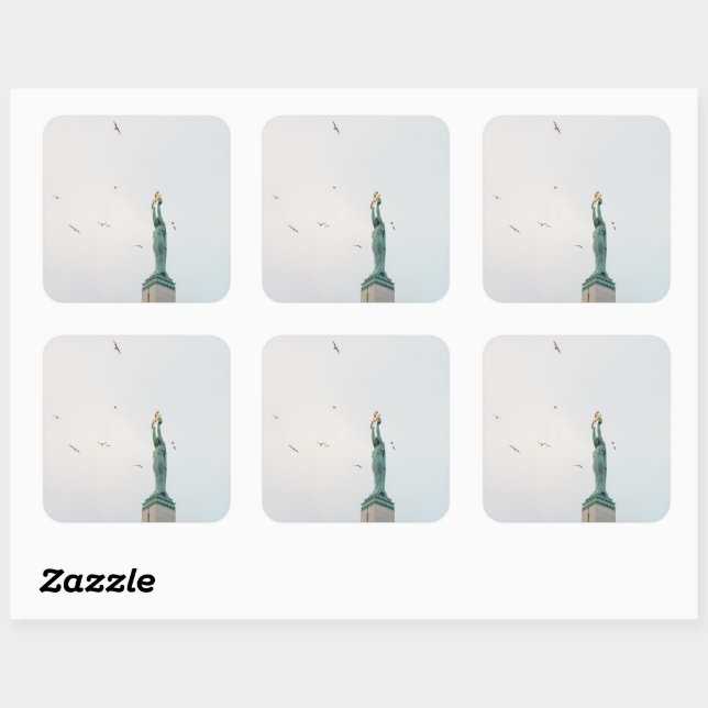 Pegatina Cuadrada The Freedom Monument in Riga, Latvia (Hoja)