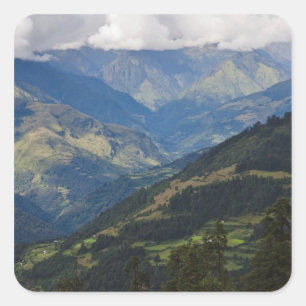 Pegatina Cuadrada Tierras de cultivo y pueblo en el Himalaya