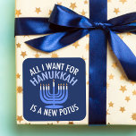 Pegatina Cuadrada Todo lo que quiero para Hanukkah es un nuevo presi<br><div class="desc">Todo lo que quiero para Hanukkah es un nuevo POTUS. Un nuevo presidente sería un gran regalo para esta persona judía. Un buen judaísmo antiTrump presente para un judío que quiere destituir a Donald Trump. Resistir con este diseño político para Chanukah.</div>