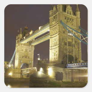 Pegatina Cuadrada Tower Bridge y río Támesis al anochecer, Londres,