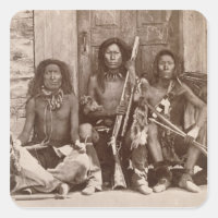 Tres valientes indios, fotografiados por el rey re