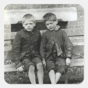 Pegatina Cuadrada Tugurios de Londres, los muchachos