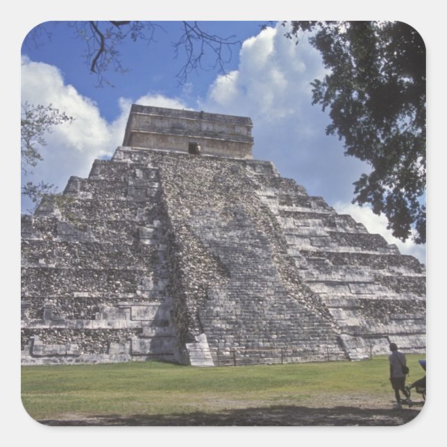 Pegatina Cuadrada Turistas pasean por un lado de El 2 sin restaurar (Anverso)