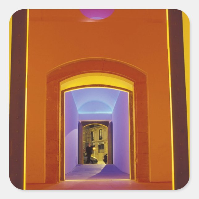 Pegatina Cuadrada UE, España, Barcelona. Puerta iluminada cerca de P (Anverso)
