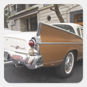 Pegatina Cuadrada Un auto Studebaker Silver Hawk Classic estacionado