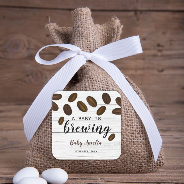 Pegatina Cuadrada Un bebé está preparando Baby Shower de café de mad (A Baby Is Brewing White Wood Coffee Baby Shower Square Sticker coffee party faors)