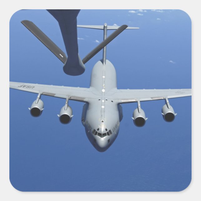 Pegatina Cuadrada Un C-17 Globemaster III se acerca al auge (Anverso)