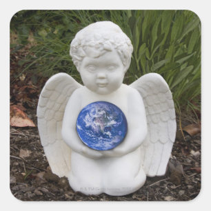 Pegatina Cuadrada Un cherub en el jardín cuna la tierra