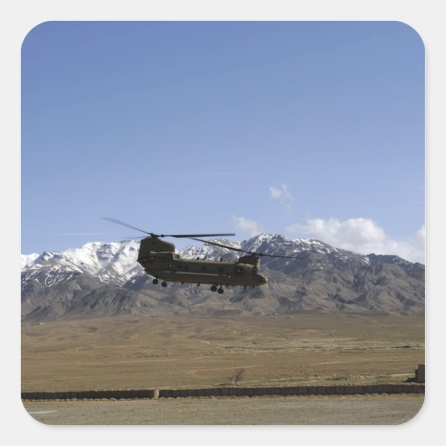 Pegatina Cuadrada Un Chinook CH-47 despega (Anverso)