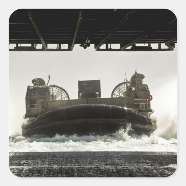 Pegatina Cuadrada Un cojín aéreo de la nave de aterrizaje se prepara (Anverso)