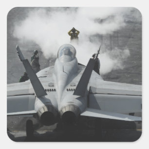 Pegatina Cuadrada Un director de la cubierta de vuelo señala un