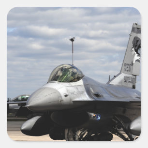 Pegatina Cuadrada Un F-16 contra el Halcón