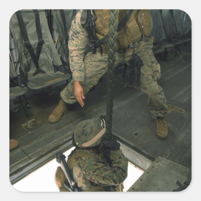 Pegatina Cuadrada Un marine envía a un compañero al infierno. (Anverso)