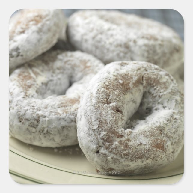 Pegatina Cuadrada Un plato de donuts de azúcar (Anverso)