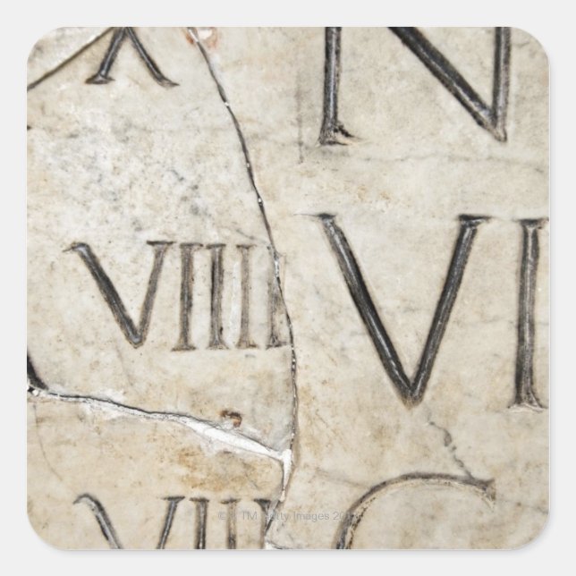 Pegatina Cuadrada Un primer plano de las antiguas letras romanas sob (Anverso)