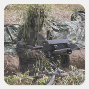 Pegatina Cuadrada Un soldado con lanzagranadas MK-19