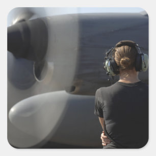 Pegatina Cuadrada Un soldado supervisa el funcionamiento