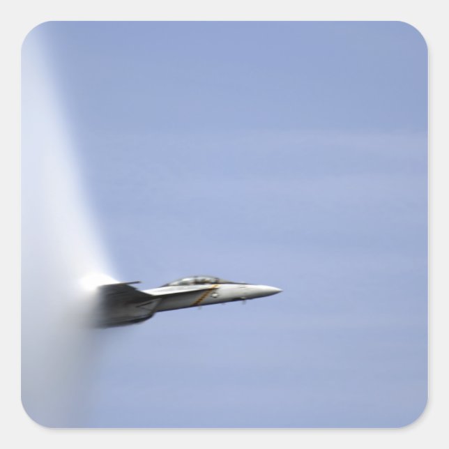 Pegatina Cuadrada Un Super Cuerno F/A-18E alcanza la velocidad de (Anverso)