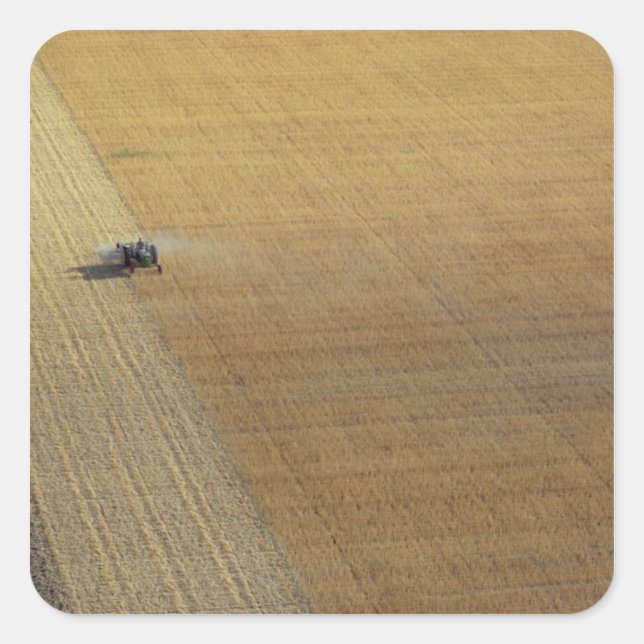 Pegatina Cuadrada Un tractor cosechando (Anverso)