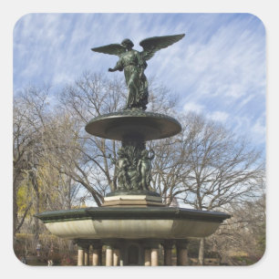 Pegatina Cuadrada Una seca fuente Bethesda invernal en Central Park