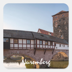 Pegatina Cuadrada Viejo puente medieval en Nuremberg, Alemania