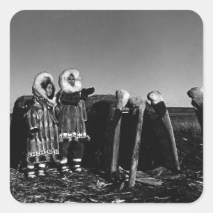 Pegatina Cuadrada Vintage Alaska Eskimo vestido con piel ártica caba