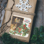 Pegatina Cuadrada Vintage Retro Merry Christmas Cute Gats Bird Holly<br><div class="desc">Una bonita postal vintage retro alegre navidad de 1911. Representa a dos lindos gatos,  un pájaro,  bayas verdes y rojas con saludos festivos. Excelente Pegatina de Navidad vintage para tus regalos de Navidad o tarjetas de Navidad. Feliz Navidad!</div>