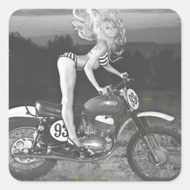 PEGATINA CUADRADA VINTAGE SCRAMBLER Y MODELO CALIENTE. (Anverso)