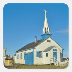 Pegatina Cuadrada Vista de una iglesia azul y blanca en la tribu Den