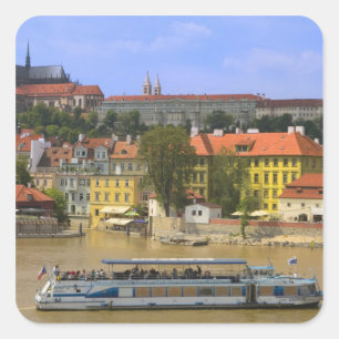 Pegatina Cuadrada Vista del castillo de Praga y la ciudad por Vltava