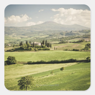 Pegatina Cuadrada Vista del paisaje toscano a la casa de campo y 2