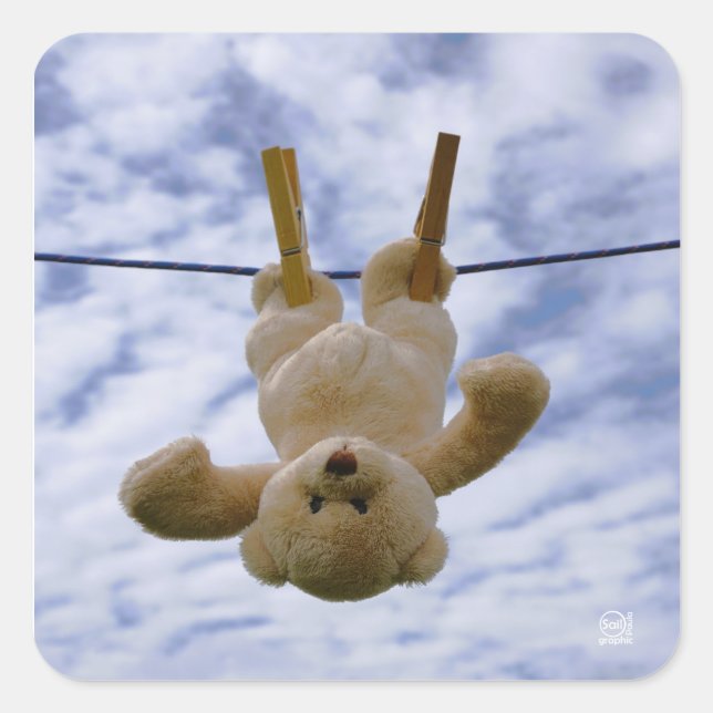 Pegatina Cuadrada Waslijn met knuffelbeer die hangt te drogen. (Anverso)