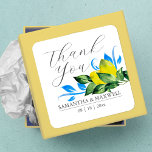 Pegatina Cuadrada Watercolor Lemon Wedding Favor<br><div class="desc">Estos stickers de bodas toscanos presentan limones botánicos de acuarela y arte verde. Utilice los campos de plantilla simples para agregar la información del personalizado. Una elección rústica y elegante para adherir a tus favores matrimoniales o para usar como sello para sobres. Para más información visite www.zazzle.com/dotellabelle Arte y diseño...</div>
