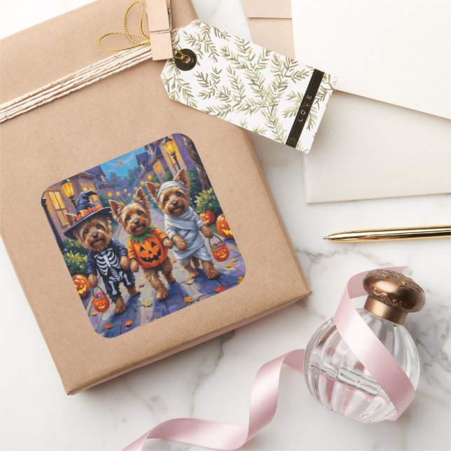 Pegatina Cuadrada Yorkshire Terrier Dogs in Halloween Costumes (Regalar)