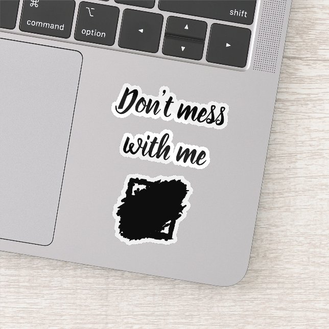 Pegatina Custom-Cut Vinyl Sticker – “Don’t Mess With Me” (Detalle)